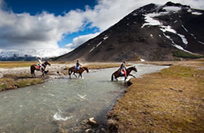 Cabalgatas, caminatas y recorrida vehicular